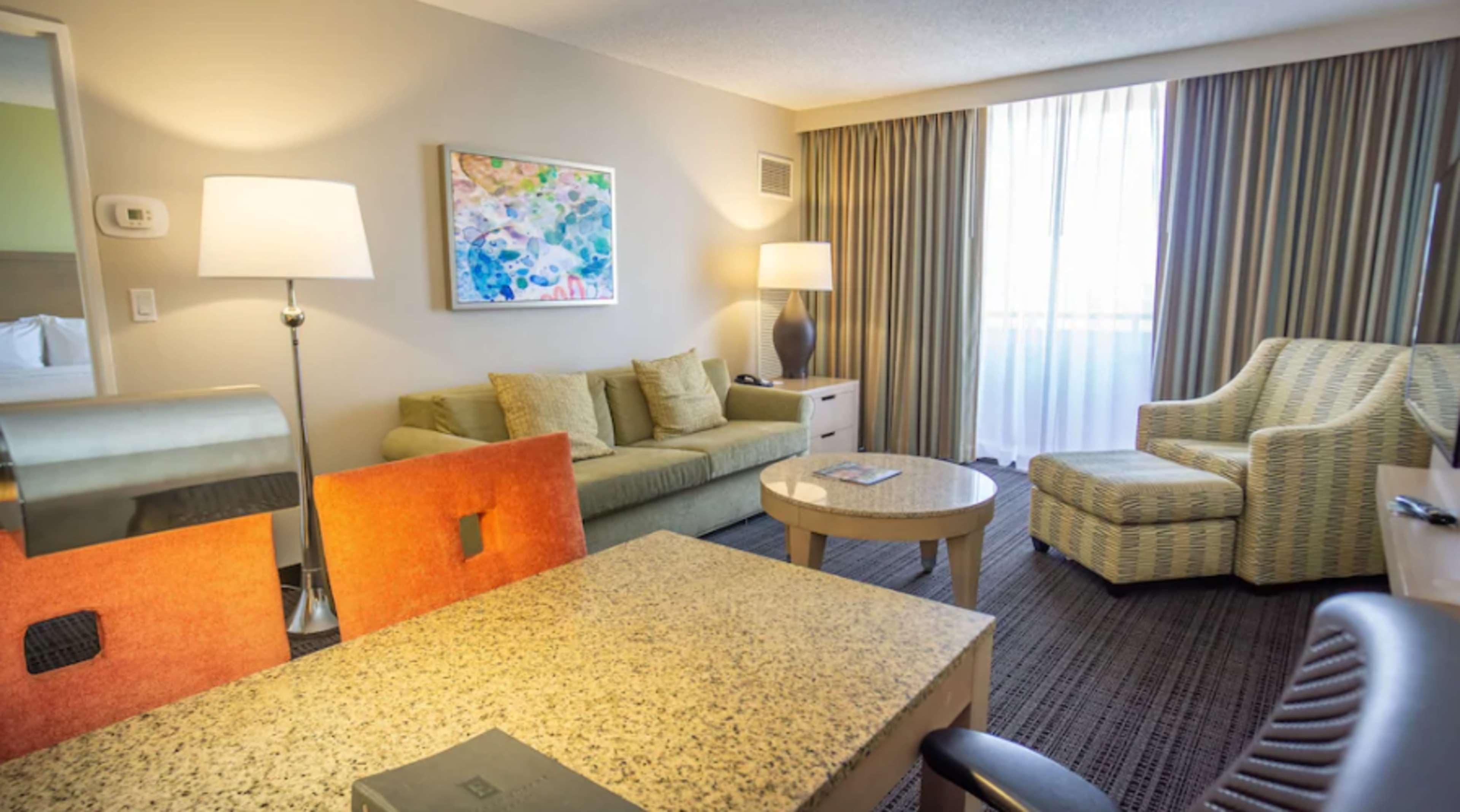 Embassy Suites By Hilton Tampa Airport Westshore Exterior photo