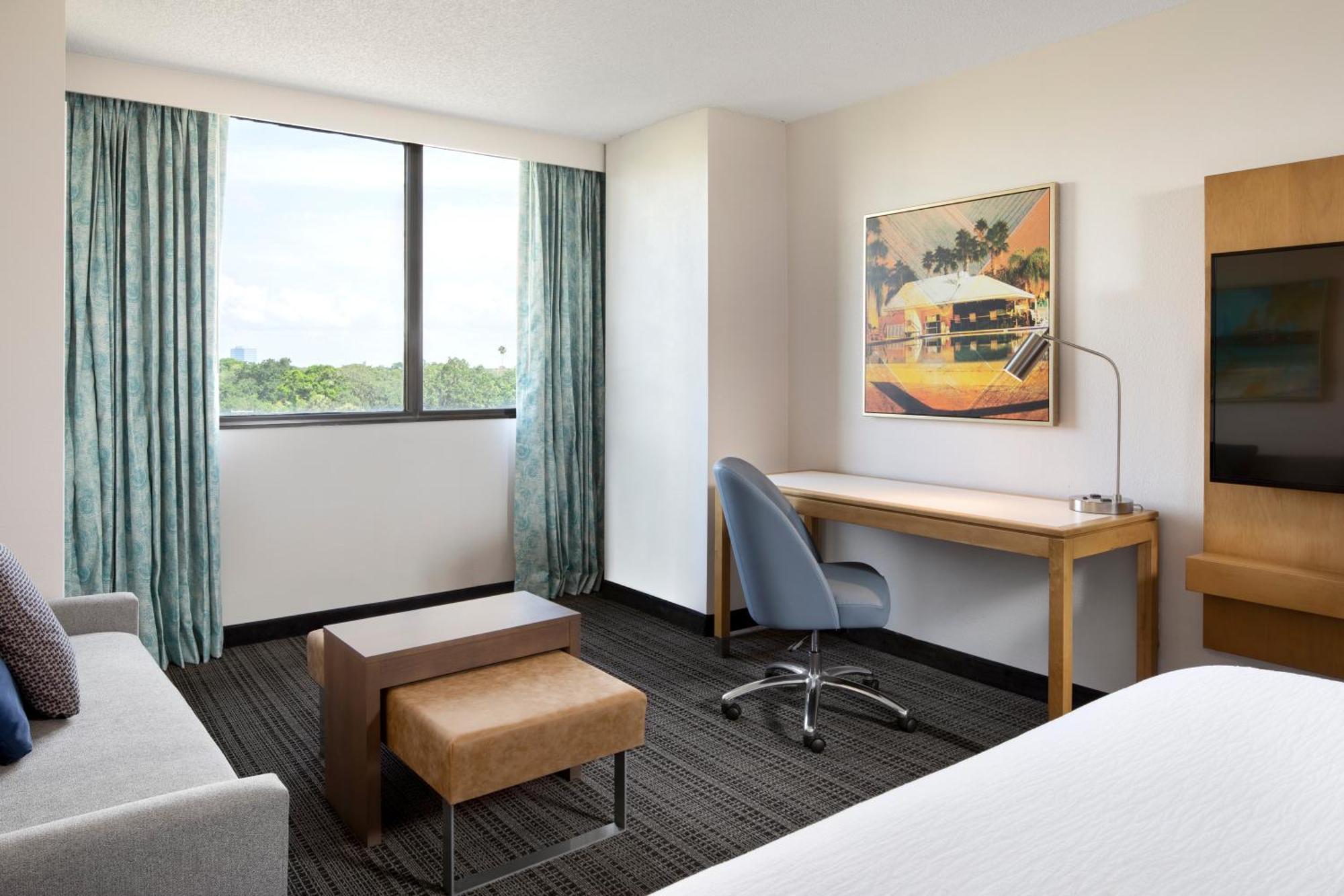 Embassy Suites By Hilton Tampa Airport Westshore Exterior photo