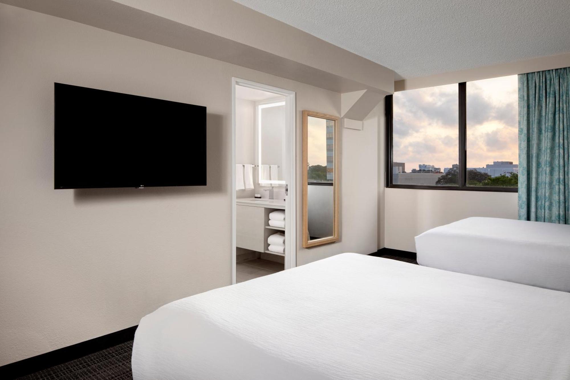 Embassy Suites By Hilton Tampa Airport Westshore Exterior photo