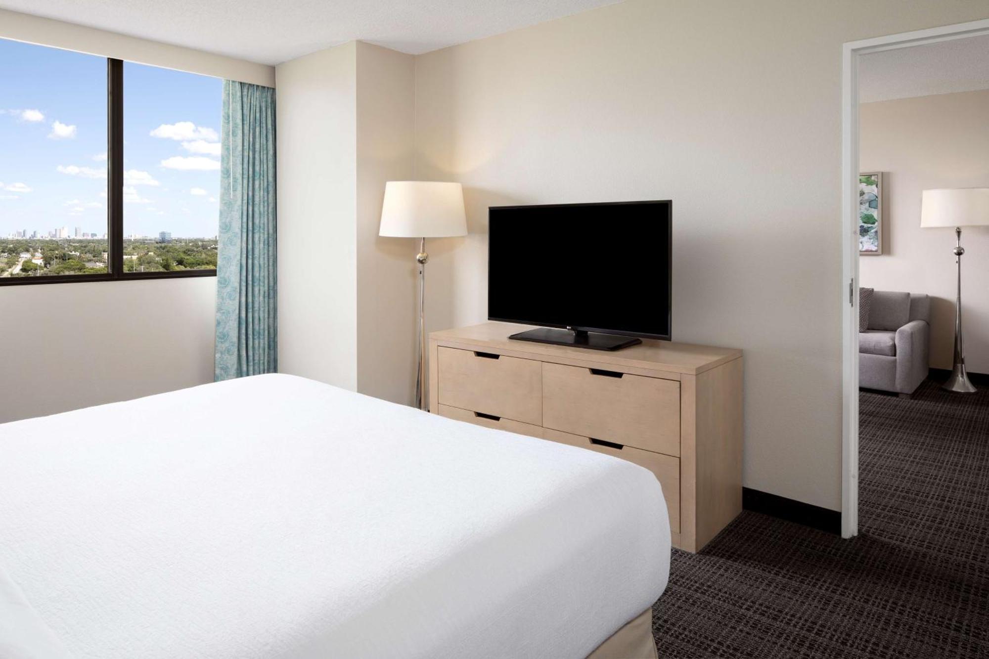 Embassy Suites By Hilton Tampa Airport Westshore Exterior photo