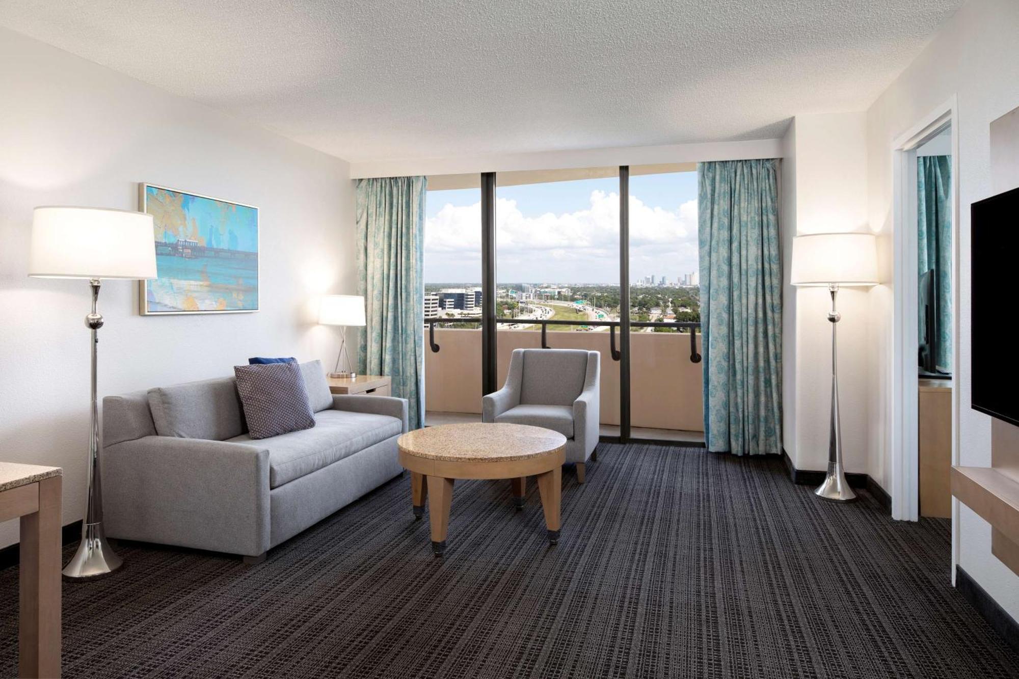 Embassy Suites By Hilton Tampa Airport Westshore Exterior photo