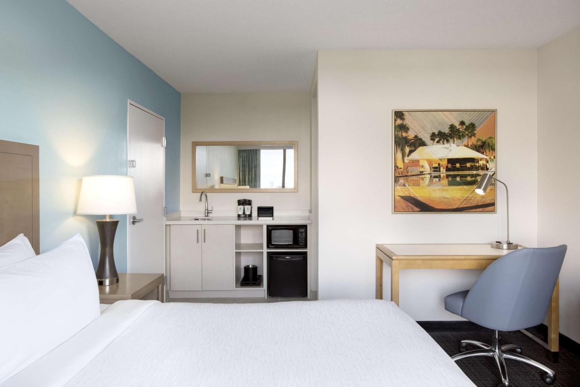 Embassy Suites By Hilton Tampa Airport Westshore Exterior photo
