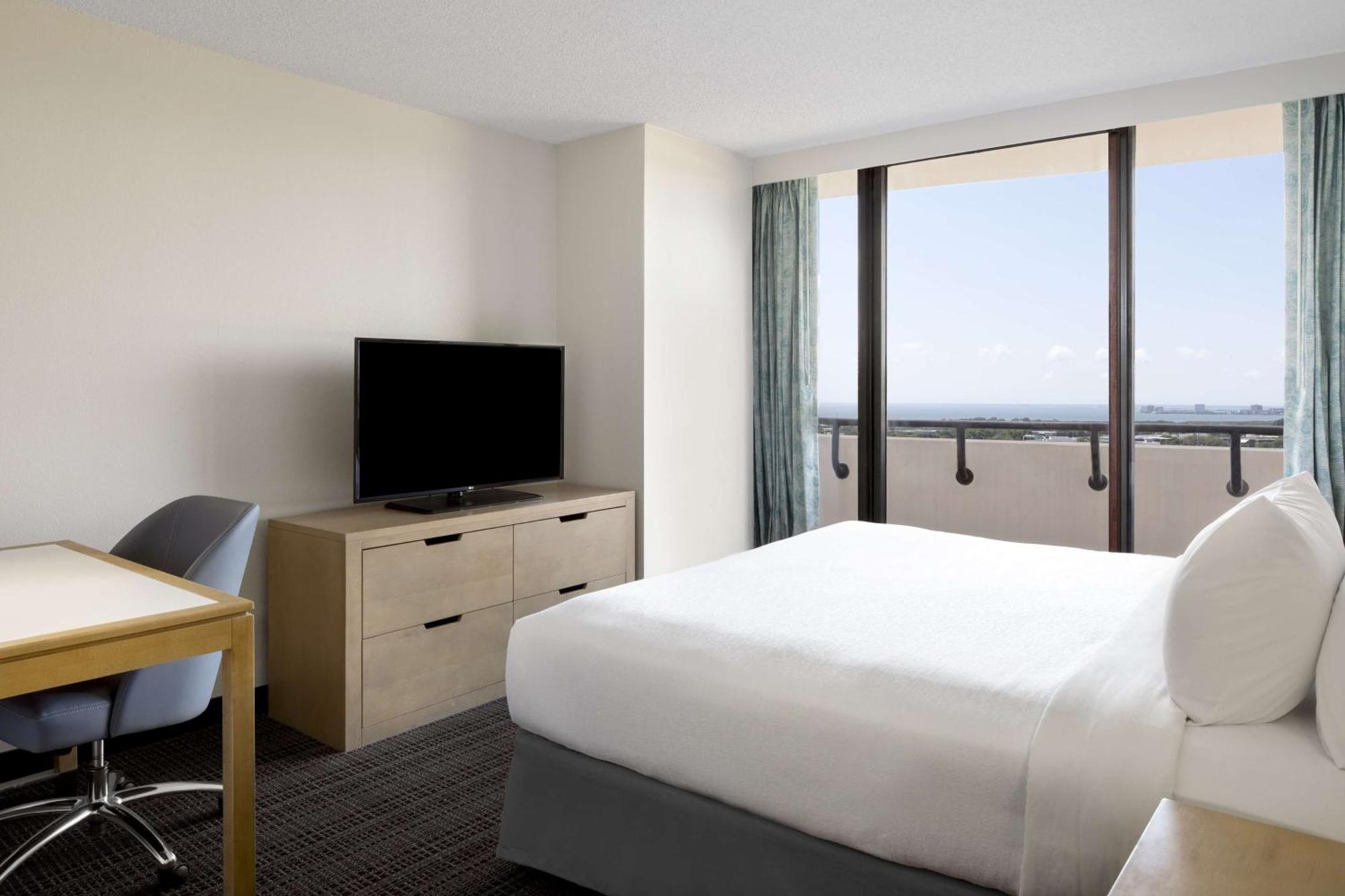 Embassy Suites By Hilton Tampa Airport Westshore Exterior photo